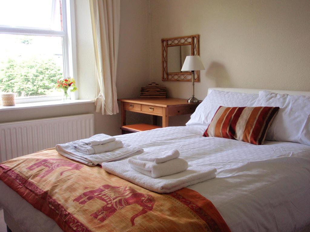 Weston House Bed & Breakfast Bampton  Oda fotoğraf