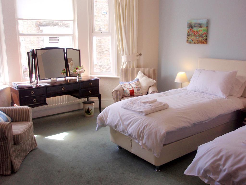 Weston House Bed & Breakfast Bampton  Oda fotoğraf